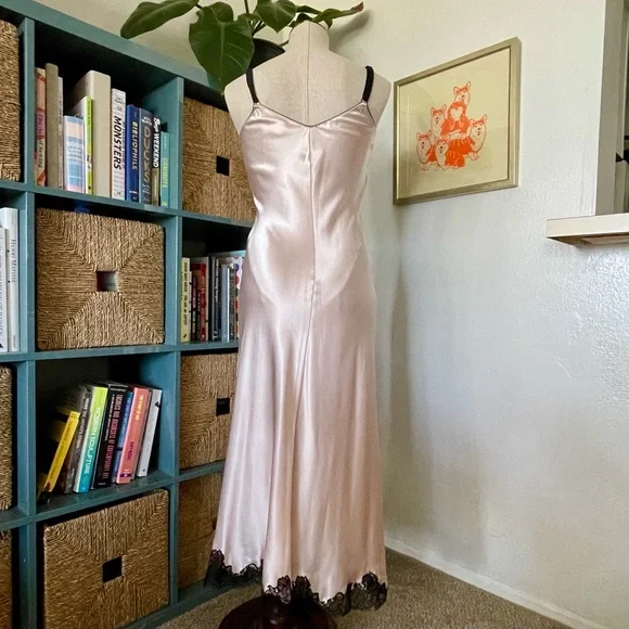 Oscar De La Renta Blush Pink Long Satin Slip Dress with Black Lace - Size XS - Picture 4 of 11